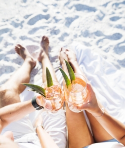 guests cheering drinks on the beach