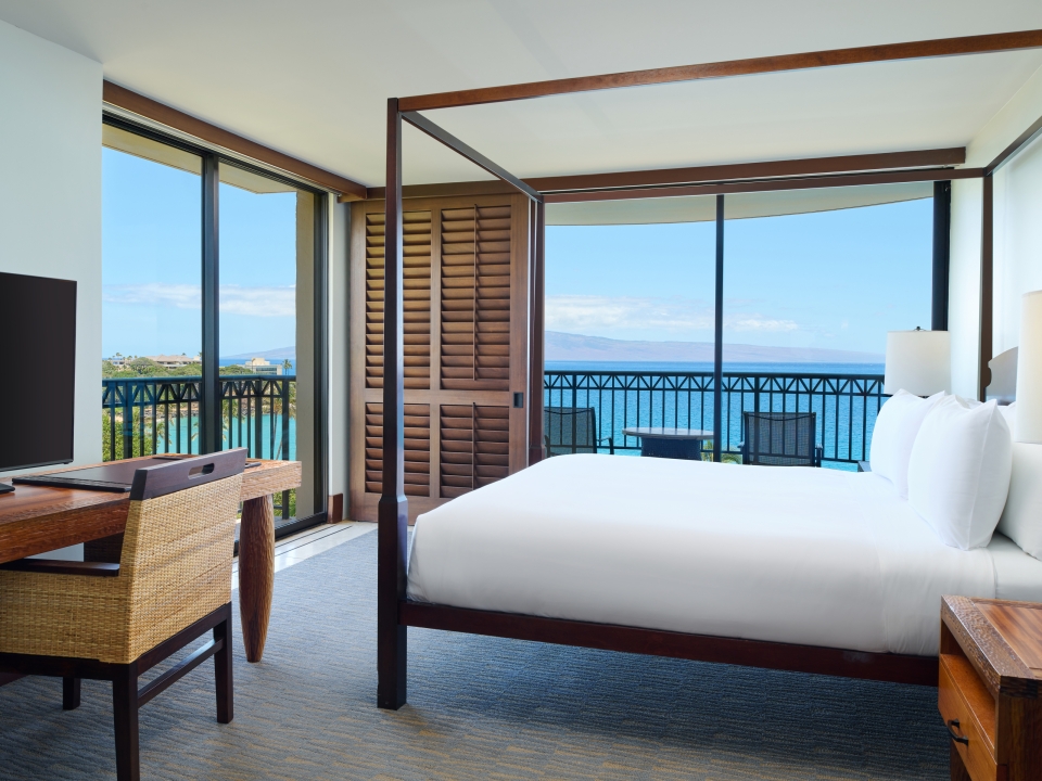 Lanai Suite King Bed with ocean views