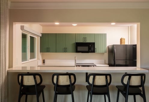 Royal Bungalow Two-Bedroom Suite kitchen island with 4 bar stools