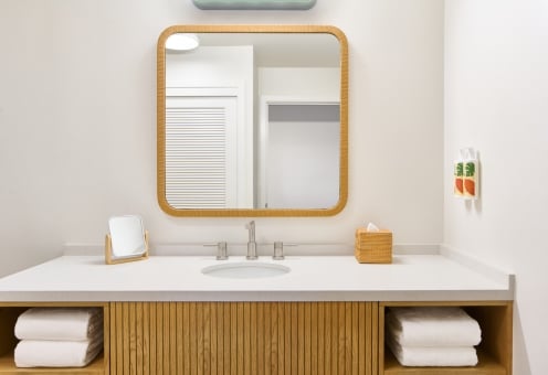 Royal Lahaina hotel bathroom: Bungalow Studio Suite Oceanfront.
