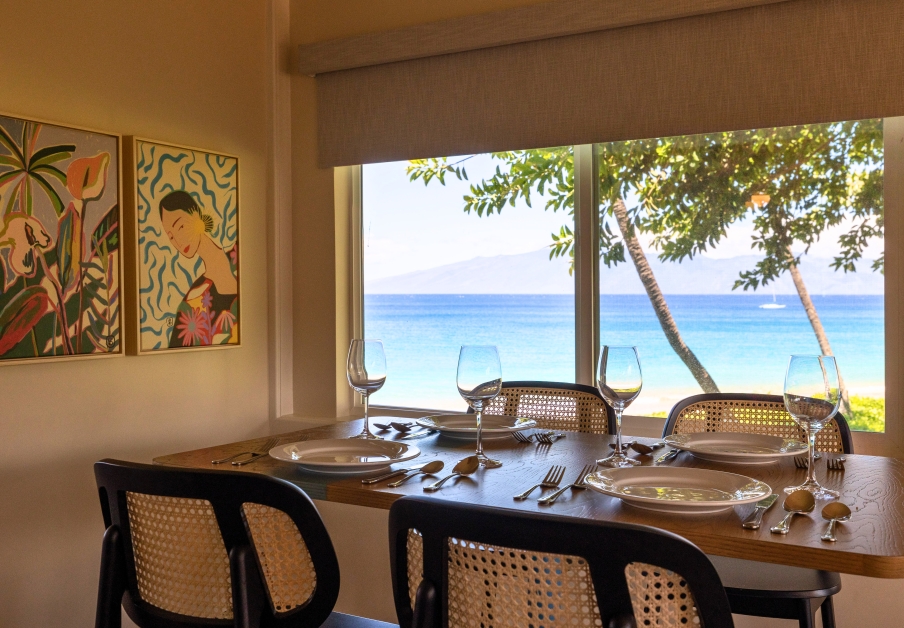 Royal Lahaina hotel suite with private dining room: Bungalow Studio Suite Oceanfront
