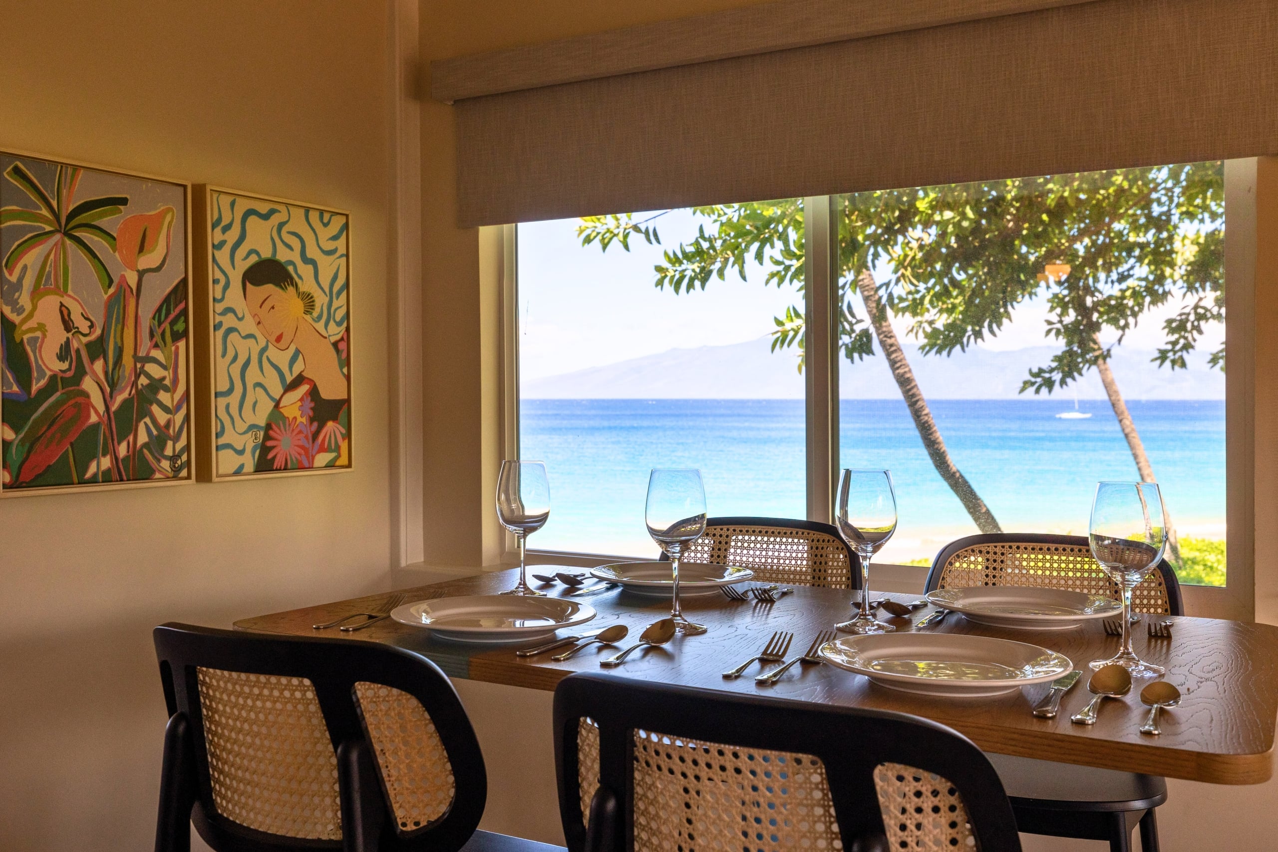 Royal Lahaina hotel suite with private dining room: Bungalow Studio Suite Oceanfront